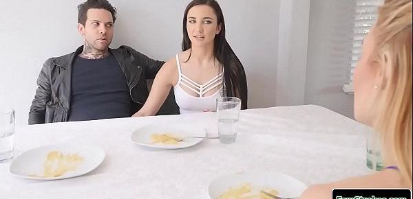 Teen babe sucks bfs cock stepmom is busy